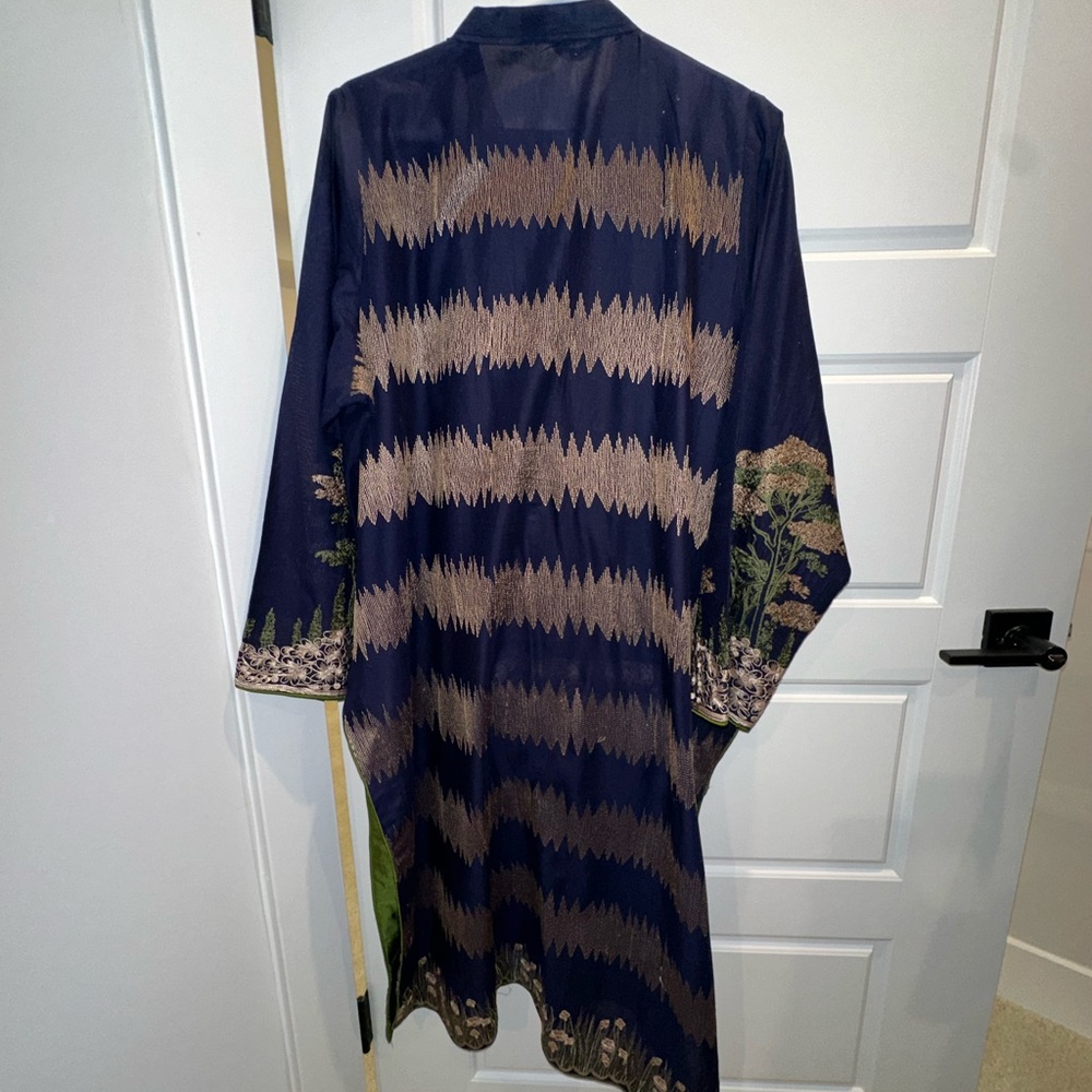 Lawn Pakistani Shalwar Kameez - Picture 2 of 3